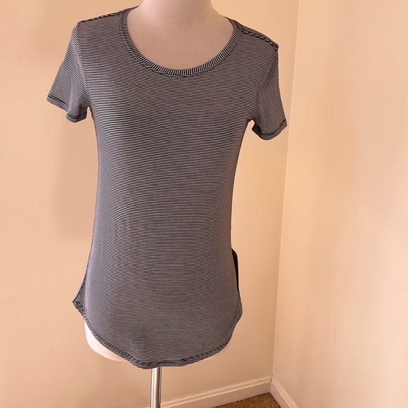 New! Lululemon athletica SZ 2, tonka stripe black/white short sleeve crew tee. - Picture 1 of 10